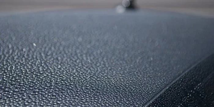 Jak woskować auto, aby uniknąć typowych błędów i uzyskać blask