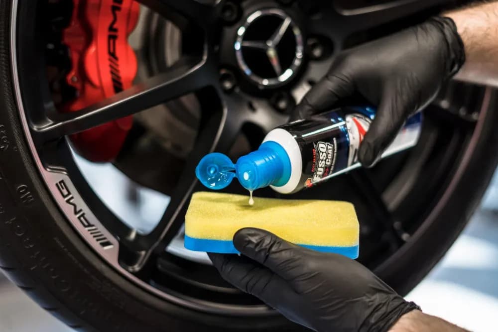 Co daje wosk na samochodzie? Ochrona i blask, które musisz znać