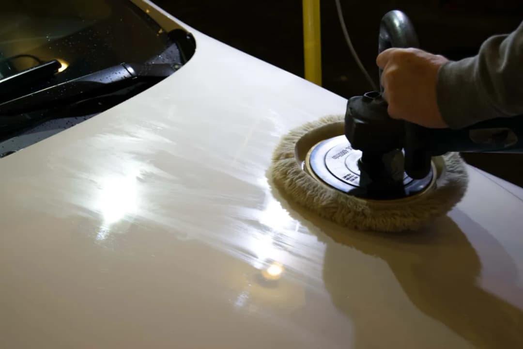 Jakiej pasty użyć do polerowania samochodu, aby uniknąć rys?