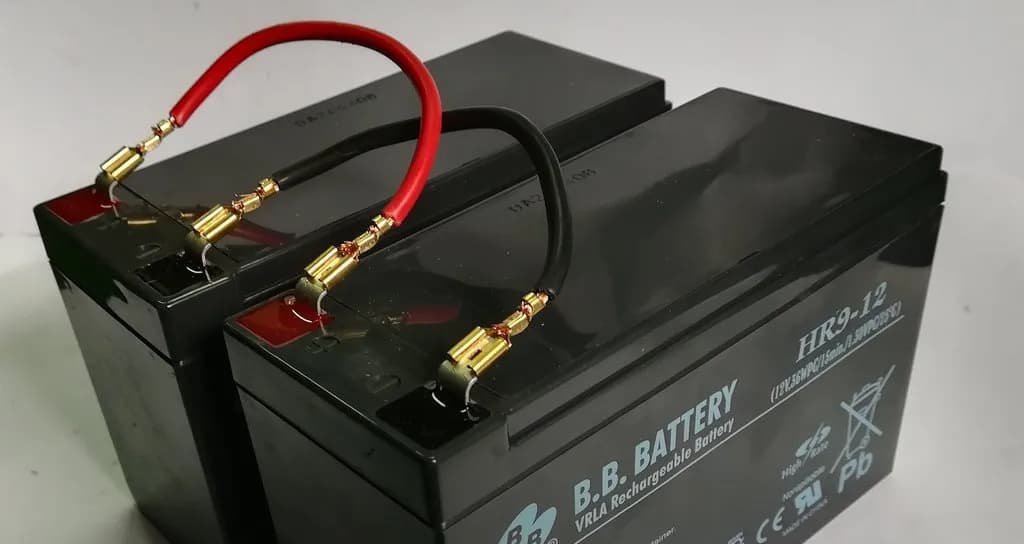 Jak podłączyć dwa akumulatory do prostownika bez ryzyka uszkodzeń