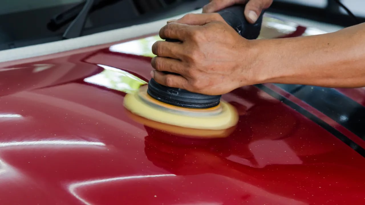 Ile razy można polerować auto bez ryzyka uszkodzenia lakieru?