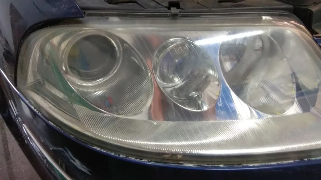 Jak polerować lampy w aucie, aby uniknąć zmatowienia i poprawić widoczność