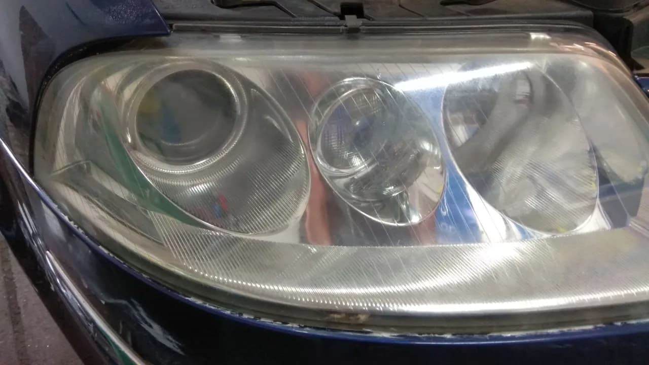 Jak polerować lampy w aucie, aby uniknąć zmatowienia i poprawić widoczność